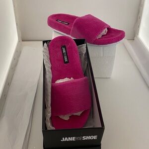 JANE AND THE SHOE Fuchsia Slide Slippers